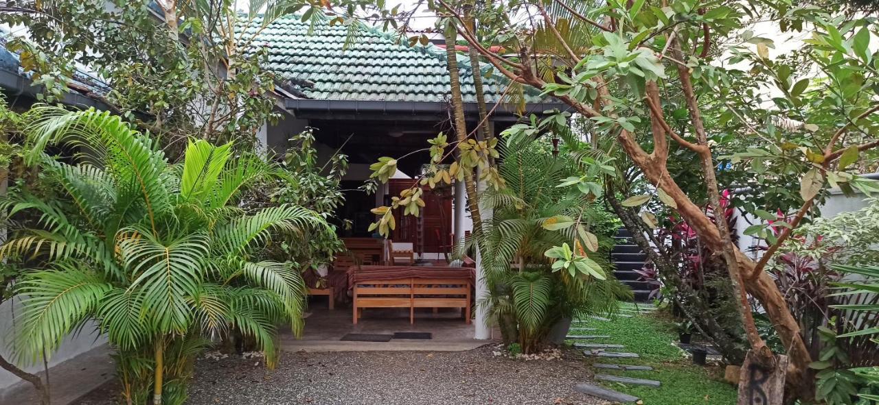 Rituale Guest House - Surf & Yoga Mirissa Eksteriør bilde